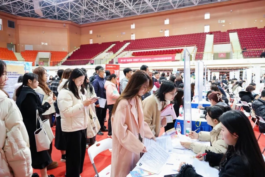 校园招聘会现场。