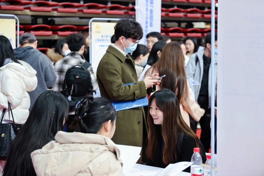 上海财经大学校园招聘会。