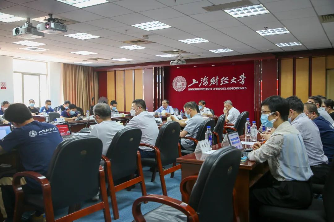 学校召开近期工作部署会