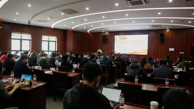 听60、70、80后团队讲授“经济思想史视野中的百年党史”|校领导班子暨2021年中层正职干部走进经济学院、高等研究院开展专题学习活动