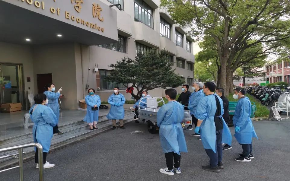 “亮身份见行动做表率”｜我们都是“大学工”队伍的一员——经济学院爱生护校勇争先，科学抗“疫”显担当