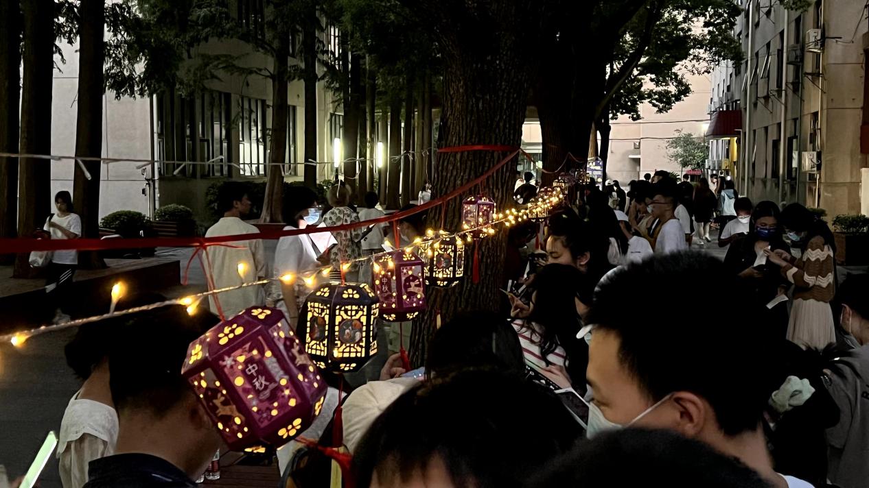 韶美中秋，情满缘月——学校举办中秋主题活动