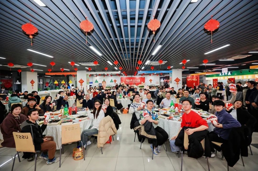 上理工年夜饭现场。