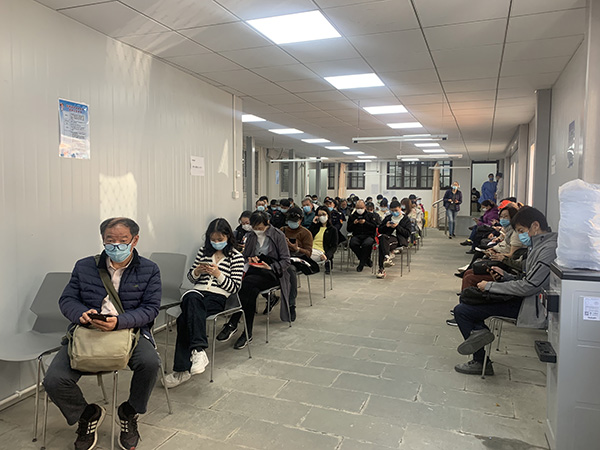 黄浦区重庆南路的瑞金医院卢湾分院疫苗接种点留观处。