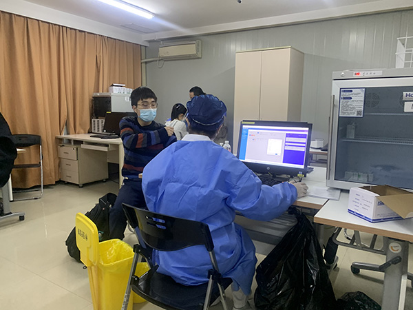 专为上海交大医学院师生开设的新冠疫苗接种室。