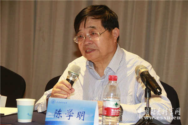 复旦大学哲学系教授陈学明作专题发言 本网记者 查建国/摄