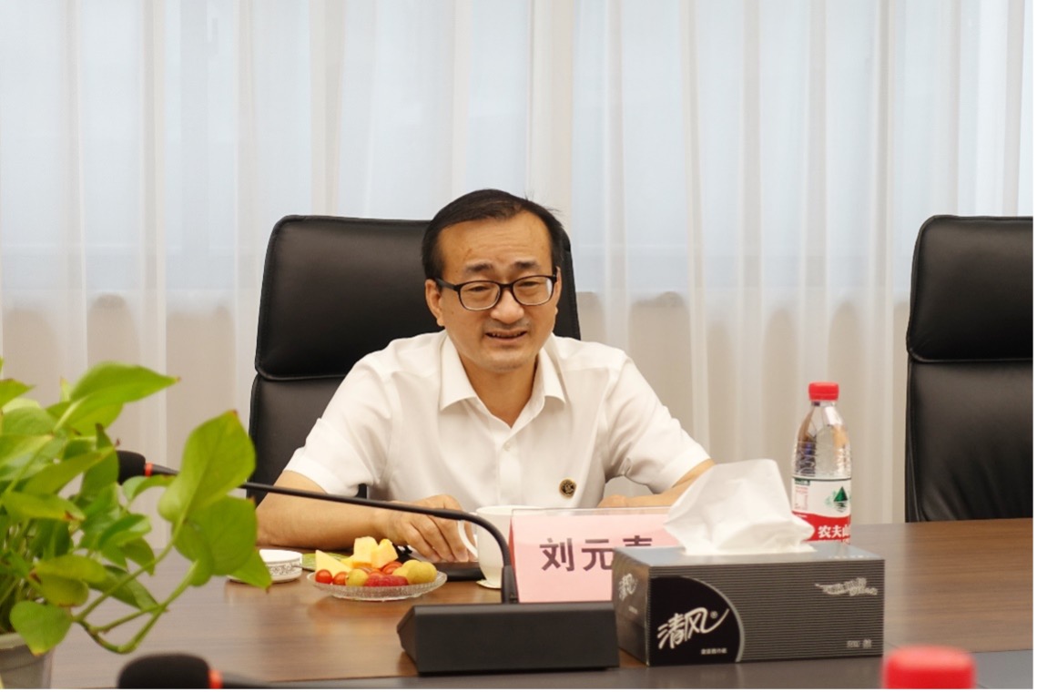 刘元春校长一行赴浙江走访校董校友企业